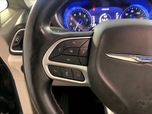 Used 2017 Chrysler Pacifica Touring-L Plus FWD image 18