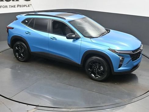New 2026 Chevrolet Trax LT w/ Sunroof Package FWD image 16