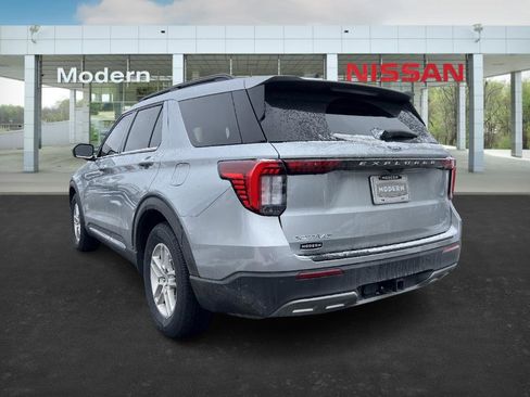 Used 2025 Ford Explorer Active w/ Active Comfort Package image 3