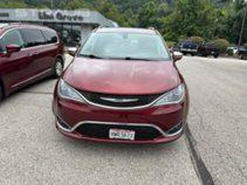 Used 2019 Chrysler Pacifica Limited FWD image 2