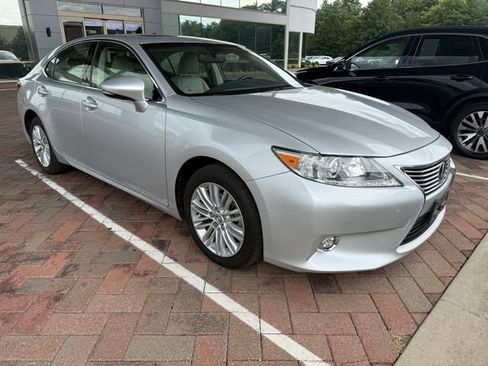 Used 2015 Lexus ES 350 w/ Luxury Package FWD image 3