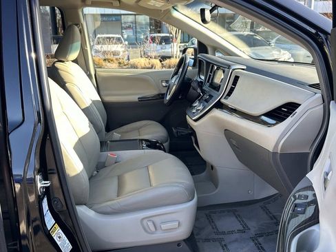Used 2015 Toyota Sienna Limited image 28