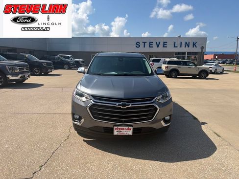 Used 2021 Chevrolet Traverse LT w/ LT Premium Package AWD/4WD image 3