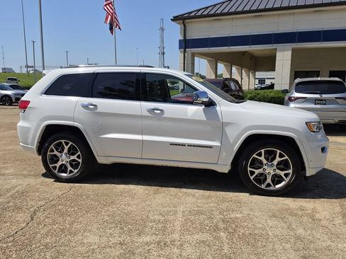 Used 2021 Jeep Grand Cherokee Overland RWD image 2