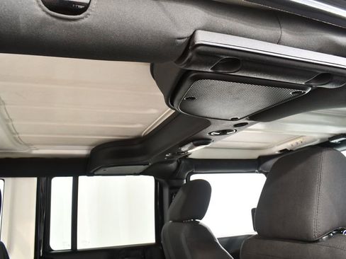 Used 2018 Jeep Wrangler Unlimited Sport S AWD/4WD image 18