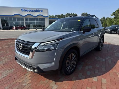 Used 2023 Nissan Pathfinder SL w/ SL Premium Package AWD/4WD image 1