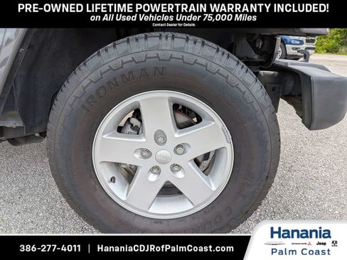Used 2017 Jeep Wrangler Unlimited Sahara w/ Connectivity Group AWD/4WD image 10