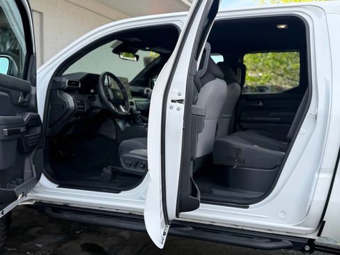 Used 2024 Toyota Tacoma TRD Off-Road w/ TRD Off Road Upgrade Package image 3