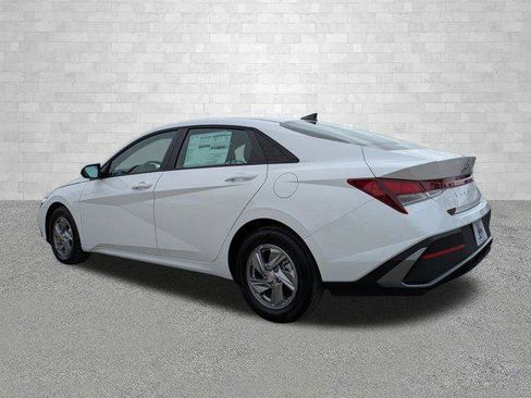 New 2026 Hyundai Elantra SE image 4