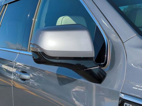 Used 2022 GMC Yukon XL Denali image 12