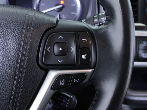 Used 2017 Toyota Highlander Limited image 24