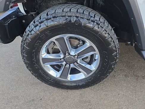 Used 2018 Jeep Wrangler Unlimited Sahara image 31