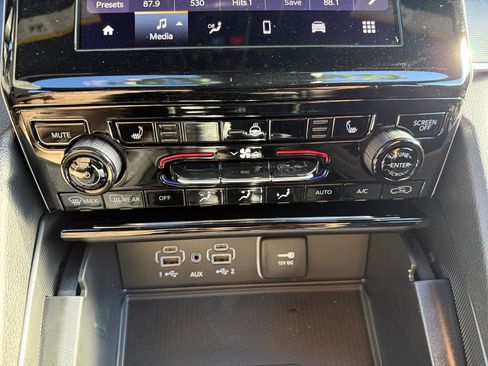 New 2025 Jeep Grand Cherokee Altitude image 22