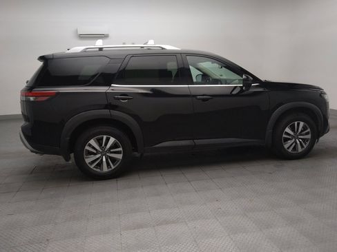 Used 2023 Nissan Pathfinder SL w/ Lighting Package (N92) FWD image 10