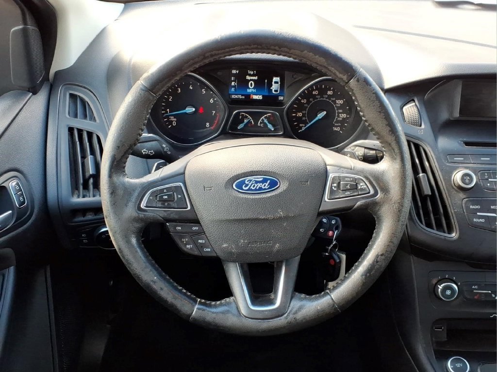Used 2015 Ford Focus SE w/ SE Sport Package FWD image 12