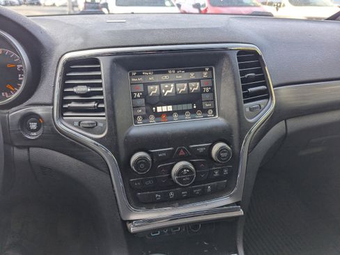 Used 2019 Jeep Grand Cherokee Laredo image 4