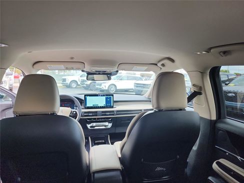 New 2026 Lincoln Corsair Premiere image 19