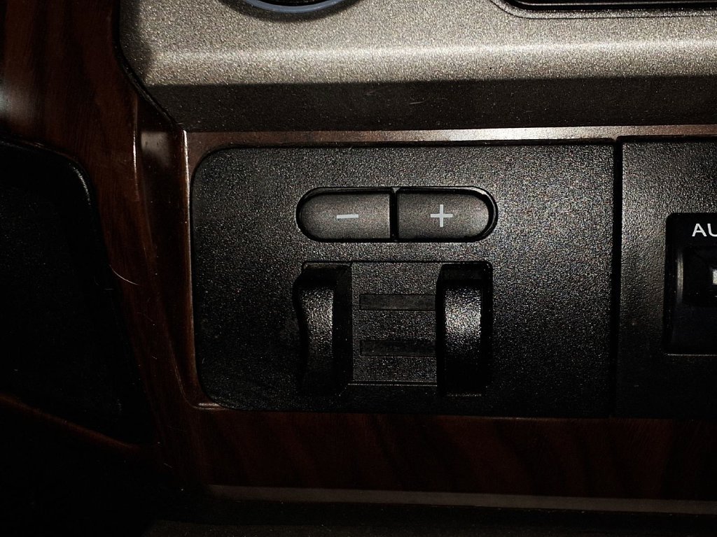 Used 2014 Ford F250 Lariat w/ Lariat Ultimate Package AWD/4WD image 22