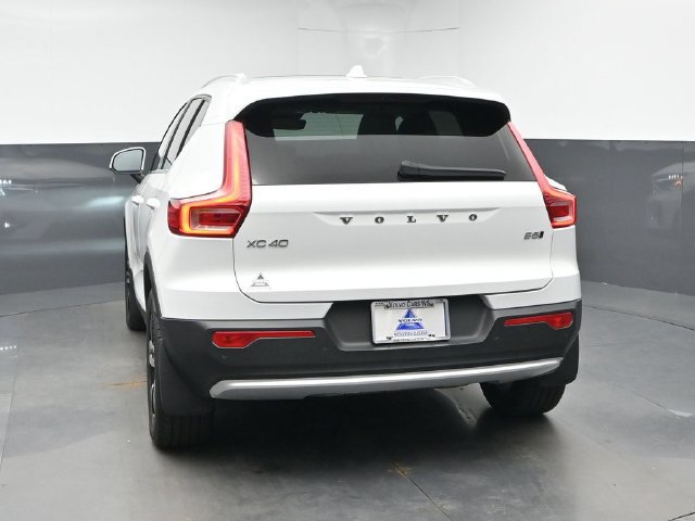 Used 2023 Volvo XC40 B5 Plus w/ Driver Assist Package AWD/4WD image 7