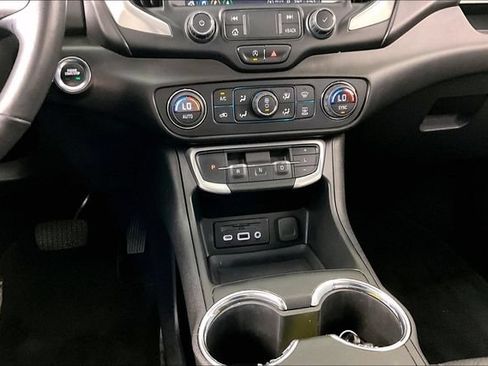Used 2022 GMC Terrain SLT w/ Infotainment Package II AWD/4WD image 8