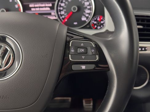 Used 2015 Volkswagen Touareg Executive image 21