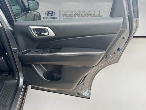 Used 2020 Nissan Pathfinder Platinum FWD image 29