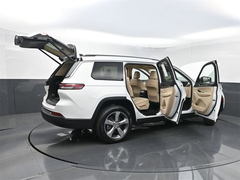 Used 2022 Jeep Grand Cherokee L Limited image 44