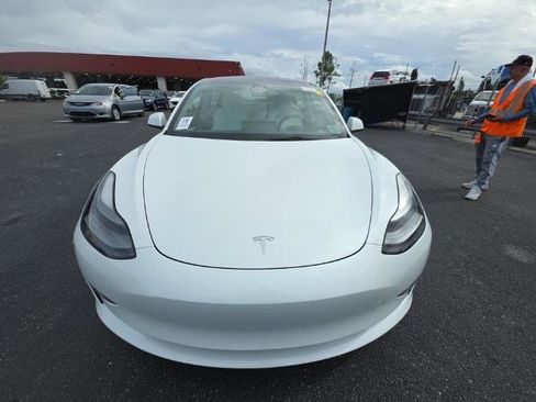 Used 2023 Tesla Model 3 Standard Range image 3