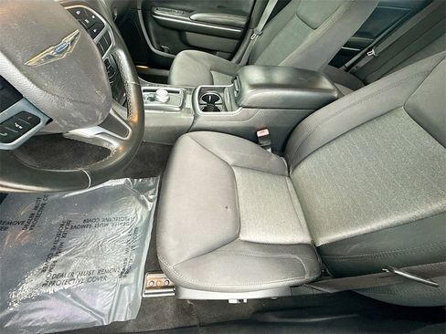 Used 2021 Chrysler 300 Touring w/ Driver Convenience Group image 18
