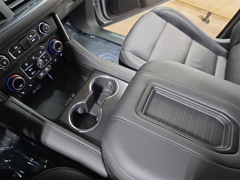 Used 2024 Chevrolet Tahoe Z71 w/ Off-Road Capability Package image 24