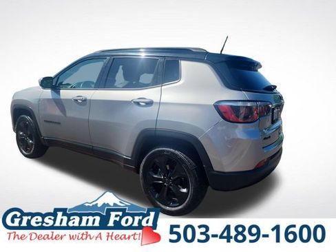 Used 2018 Jeep Compass Latitude AWD/4WD image 5