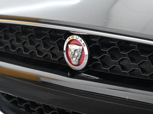 Used 2019 Jaguar F-TYPE R AWD/4WD image 9