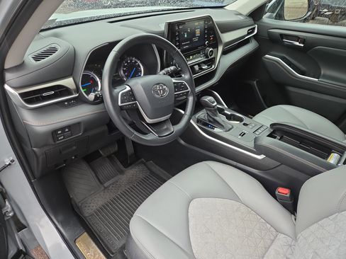Used 2022 Toyota Highlander Bronze Edition AWD/4WD image 15