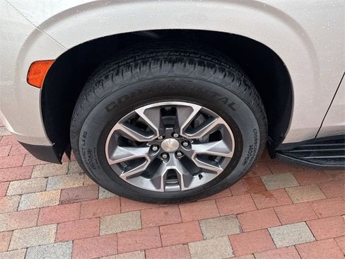 Used 2022 Chevrolet Suburban LT image 10