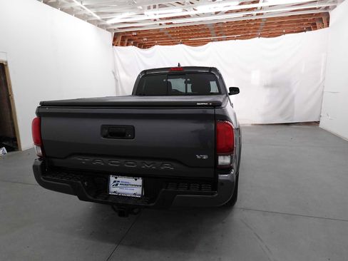 Used 2019 Toyota Tacoma TRD Sport w/ Technology Package image 5