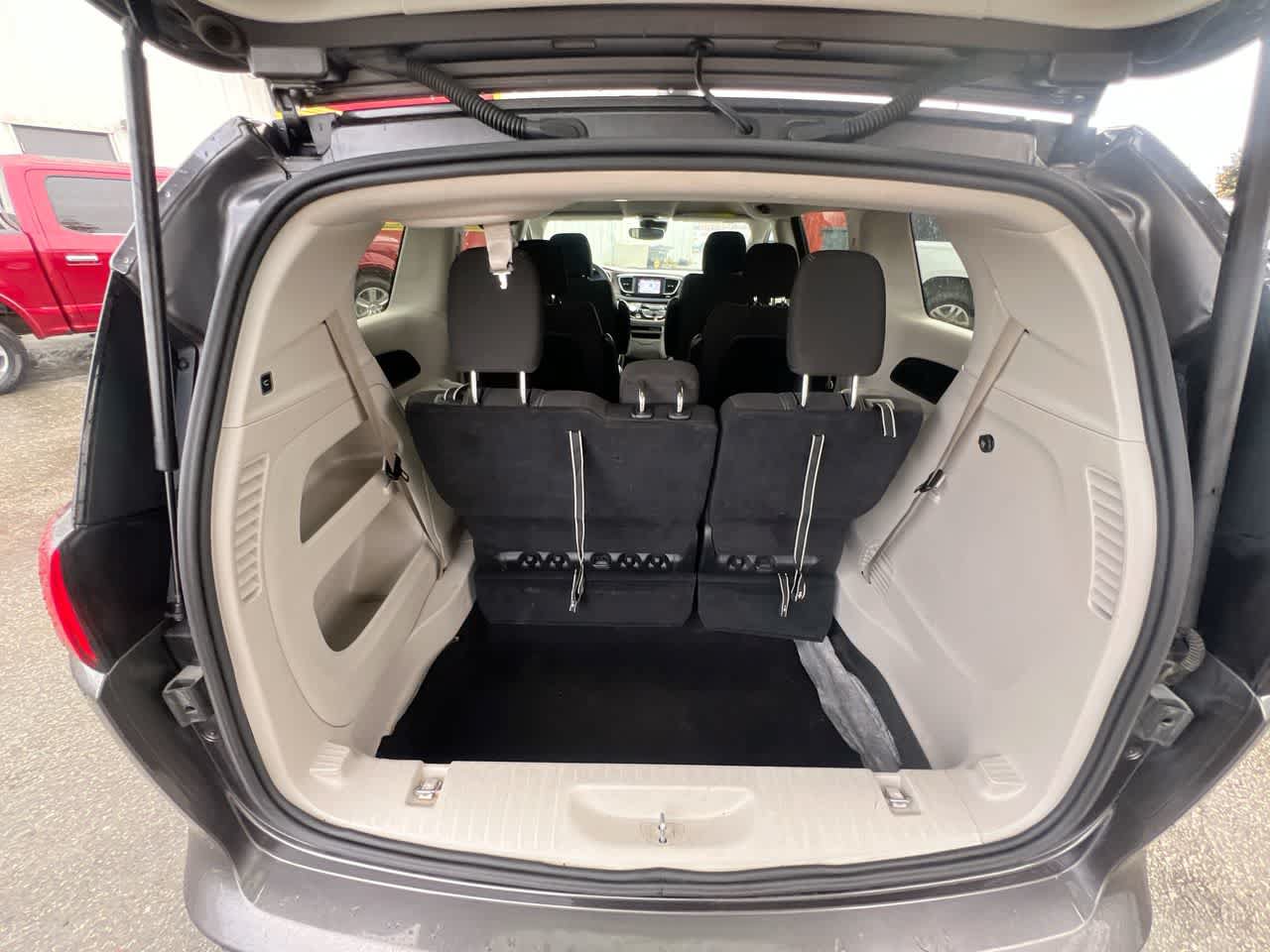 Used 2023 Chrysler Voyager LX FWD image 25