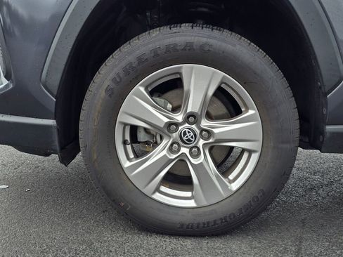 Used 2022 Toyota RAV4 XLE image 11