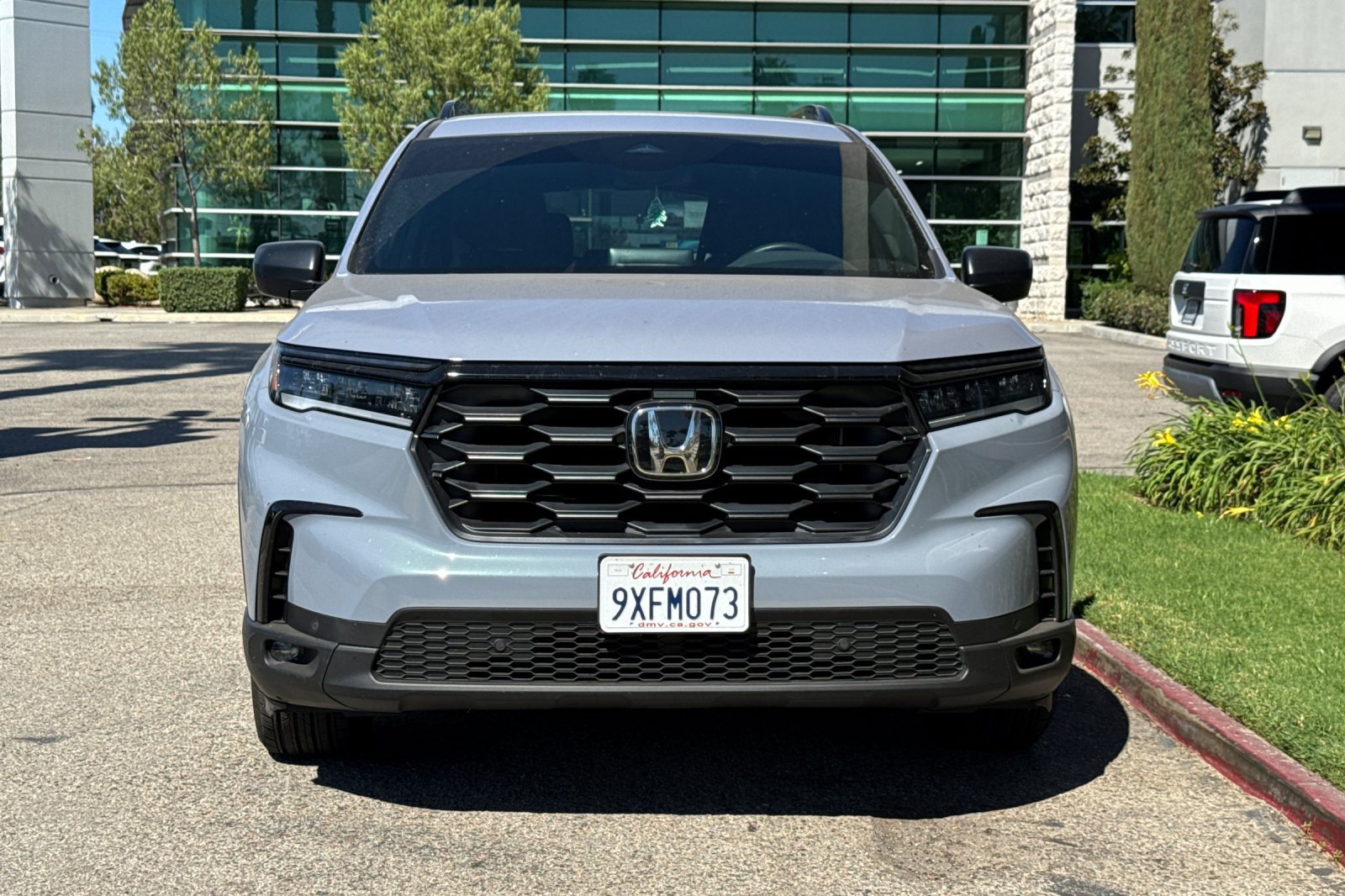 Used 2025 Honda Pilot Sport image 3