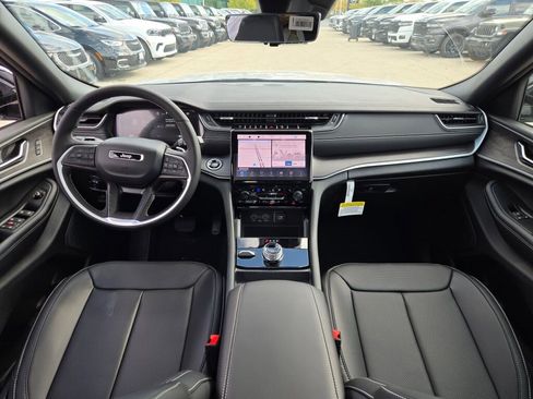 New 2025 Jeep Grand Cherokee Limited w/ Luxury Tech Group II image 20