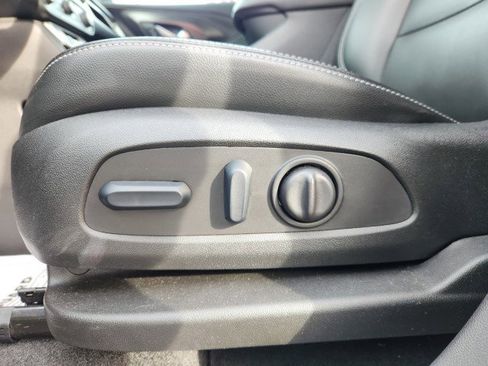 Used 2024 GMC Terrain SLT image 35