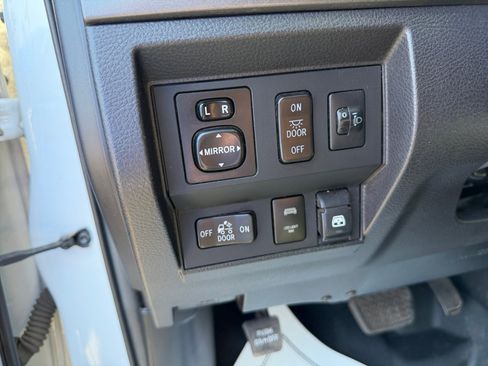 Used 2015 Toyota Tundra SR5 w/ SR5 Upgrade Package AWD/4WD image 16