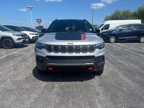 Used 2025 Jeep Compass Trailhawk w/ Trailhawk Elite Group AWD/4WD image 3