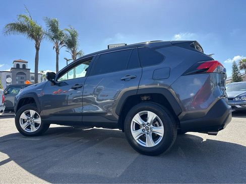 Used 2019 Toyota RAV4 LE image 3
