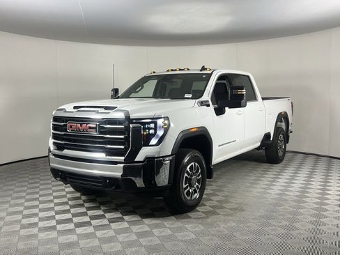 Used 2024 GMC Sierra 3500 SLE image 3