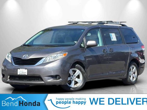 Used 2013 Toyota Sienna LE FWD image 1
