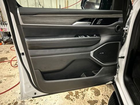 Certified 2024 Jeep Wagoneer L Series III w/ Flexible Seating Group AWD/4WD image 14