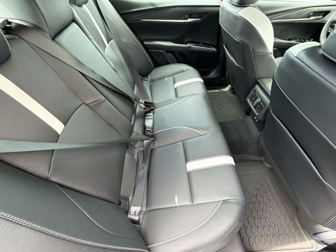 Used 2026 Toyota Camry SE FWD image 33