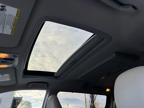 Used 2014 Toyota Sienna XLE w/ XLE Premium Package image 39