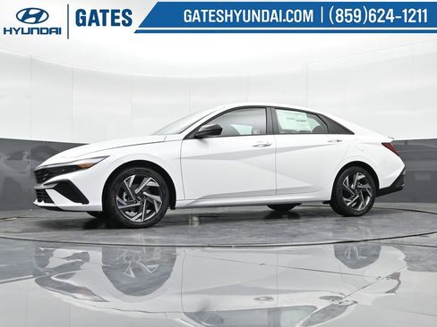 Used 2025 Hyundai Elantra Sport image 40