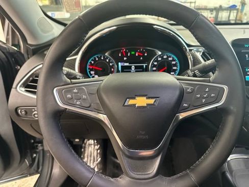 Used 2018 Chevrolet Malibu LT FWD image 17